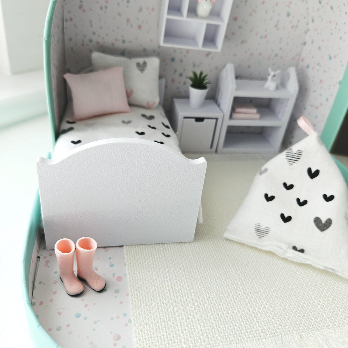 Heart Suitcase Dollhouse – alternate view 4 | 1:12 scale dolls house miniature
