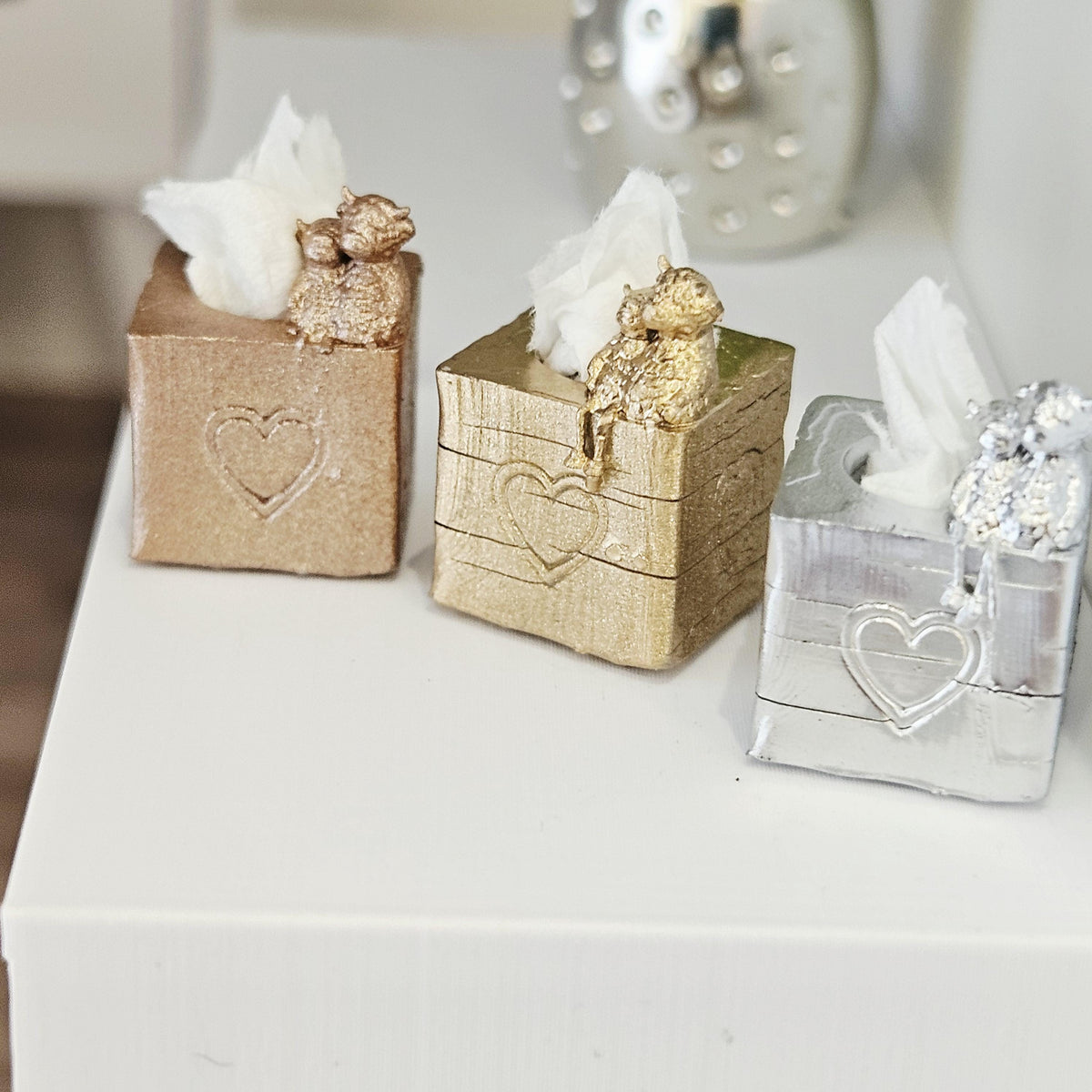 Highland Cow Tissue Box – alternate view 4 | 1:12 scale dolls house miniature