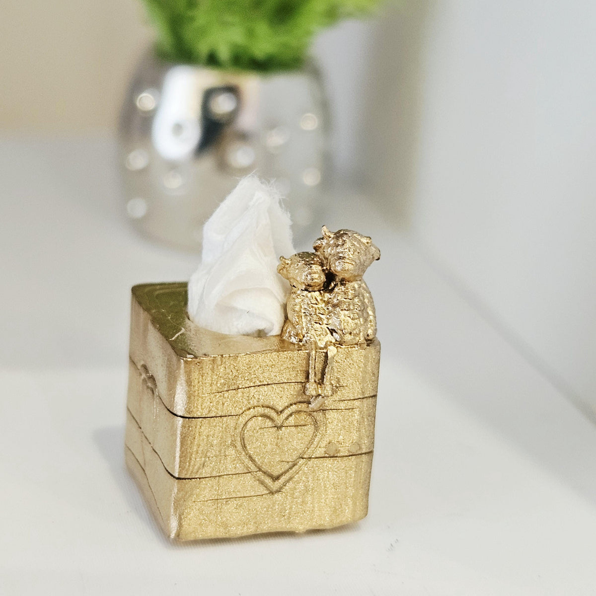Highland Cow Tissue Box – alternate view 2 | 1:12 scale dolls house miniature