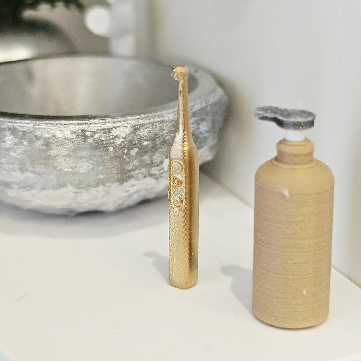Electric Toothbrush | 1:12 scale dolls house miniature