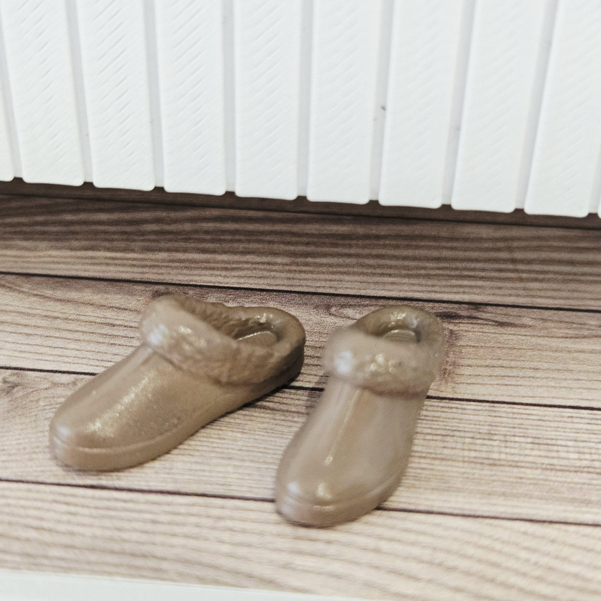 Slippers – alternate view 3 | 1:12 scale dolls house miniature