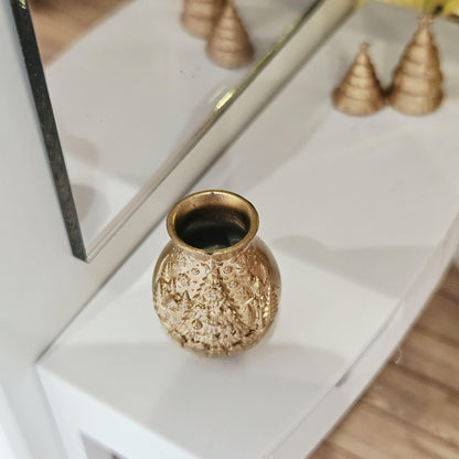 Gold christmas tree vase in a 1:12 scale dolls house display, detail view