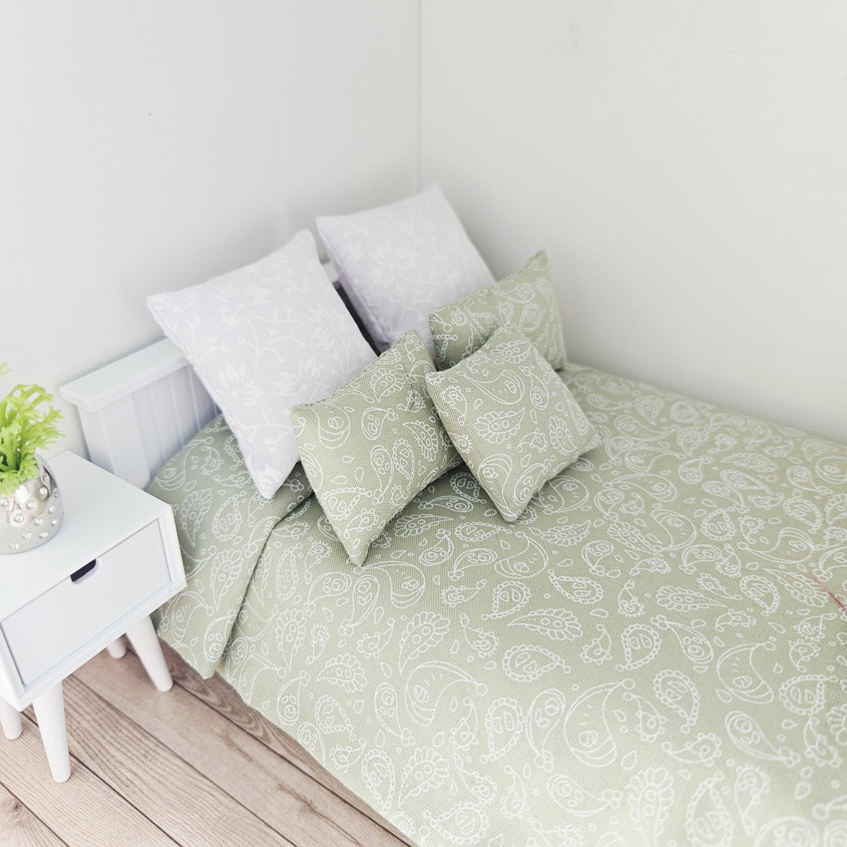 green paisley double bedding set in a 1:12 scale dolls house display, detail view 6