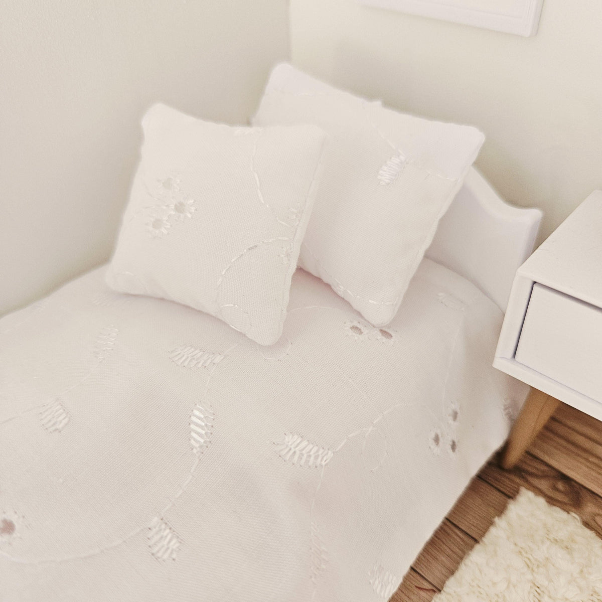 white floral leaf junior bedding set in a 1:12 scale dolls house display, detail view 2
