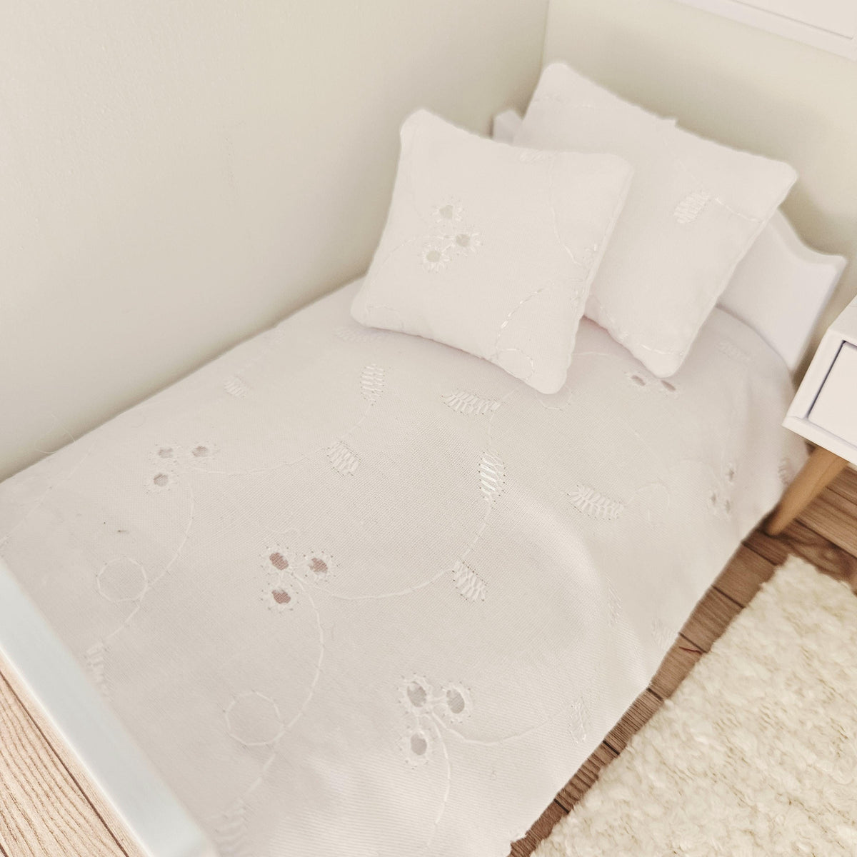 white floral leaf junior bedding set in a 1:12 scale dolls house display, detail view 3
