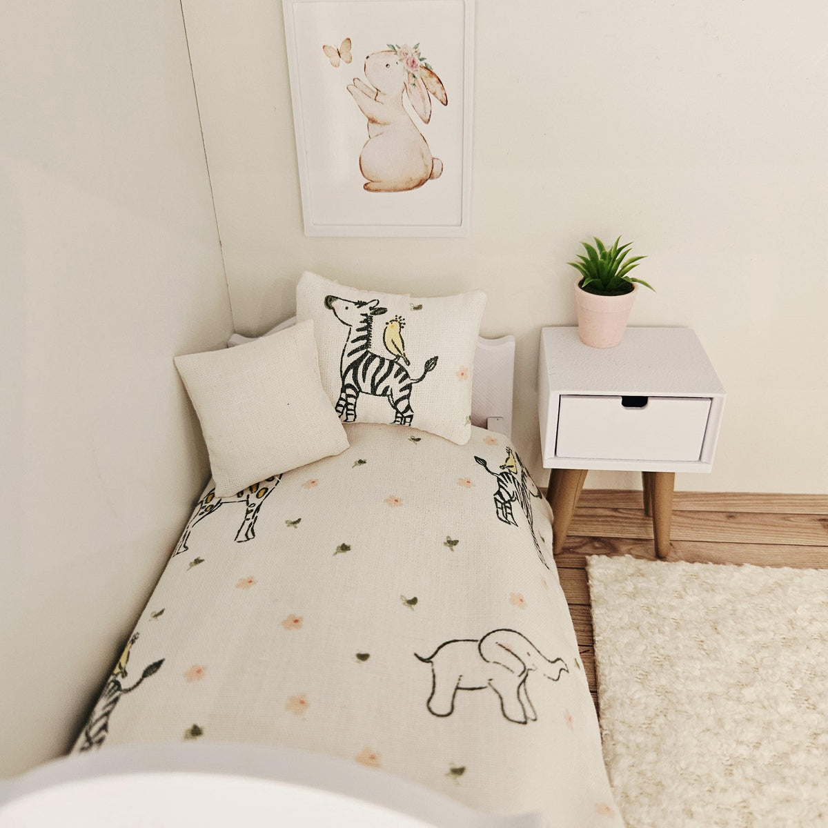 safari animals junior bedding set in a 1:12 scale dolls house display, detail view 3