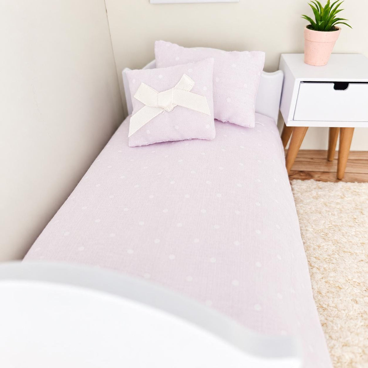 white polka dot junior bedding set in a 1:12 scale dolls house display