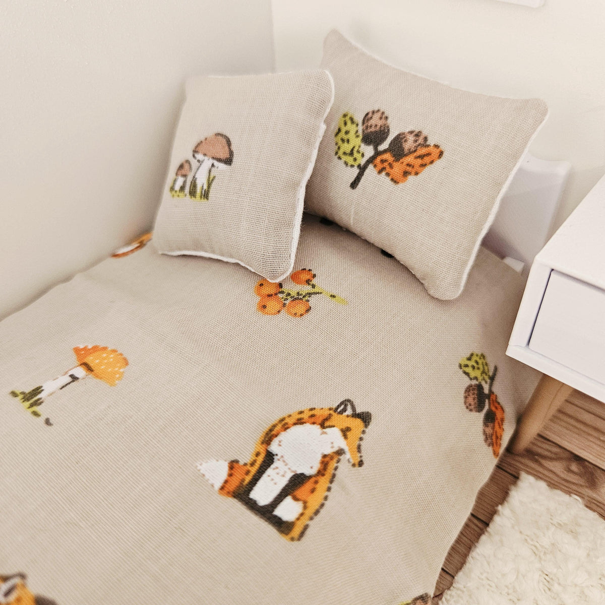 wildlife junior bedding set in a 1:12 scale dolls house display, detail view 3