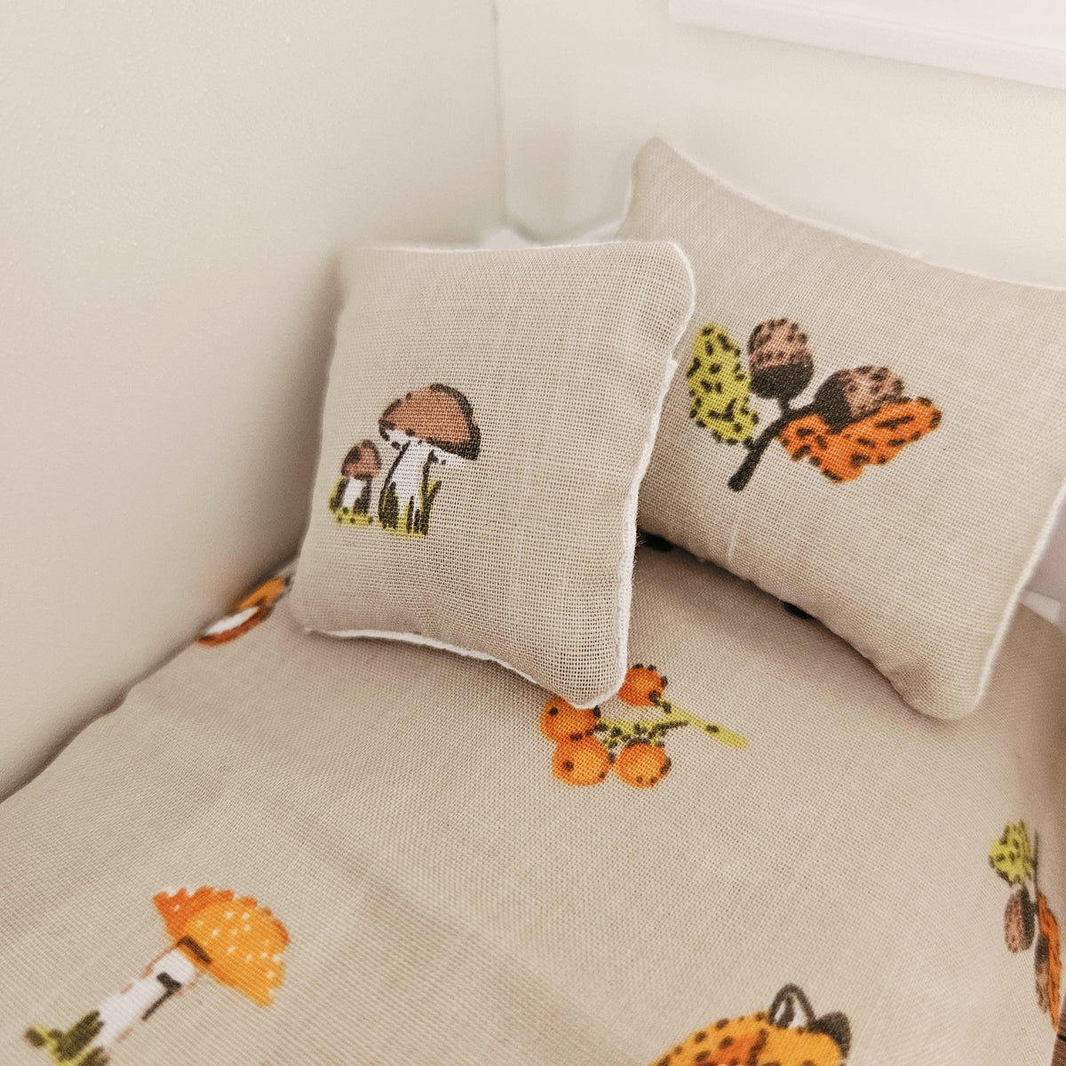 wildlife junior bedding set in a 1:12 scale dolls house display, detail view 4