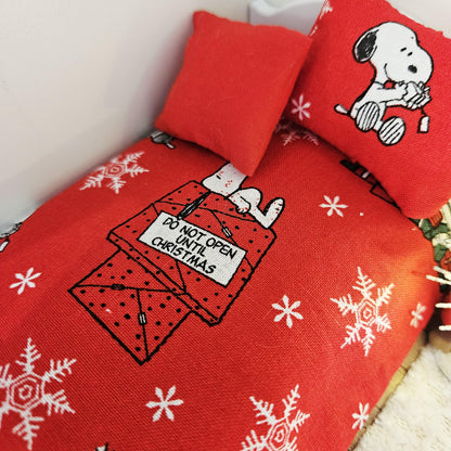 snoopy christmas junior bedding set in a 1:12 scale dolls house display, detail view 2