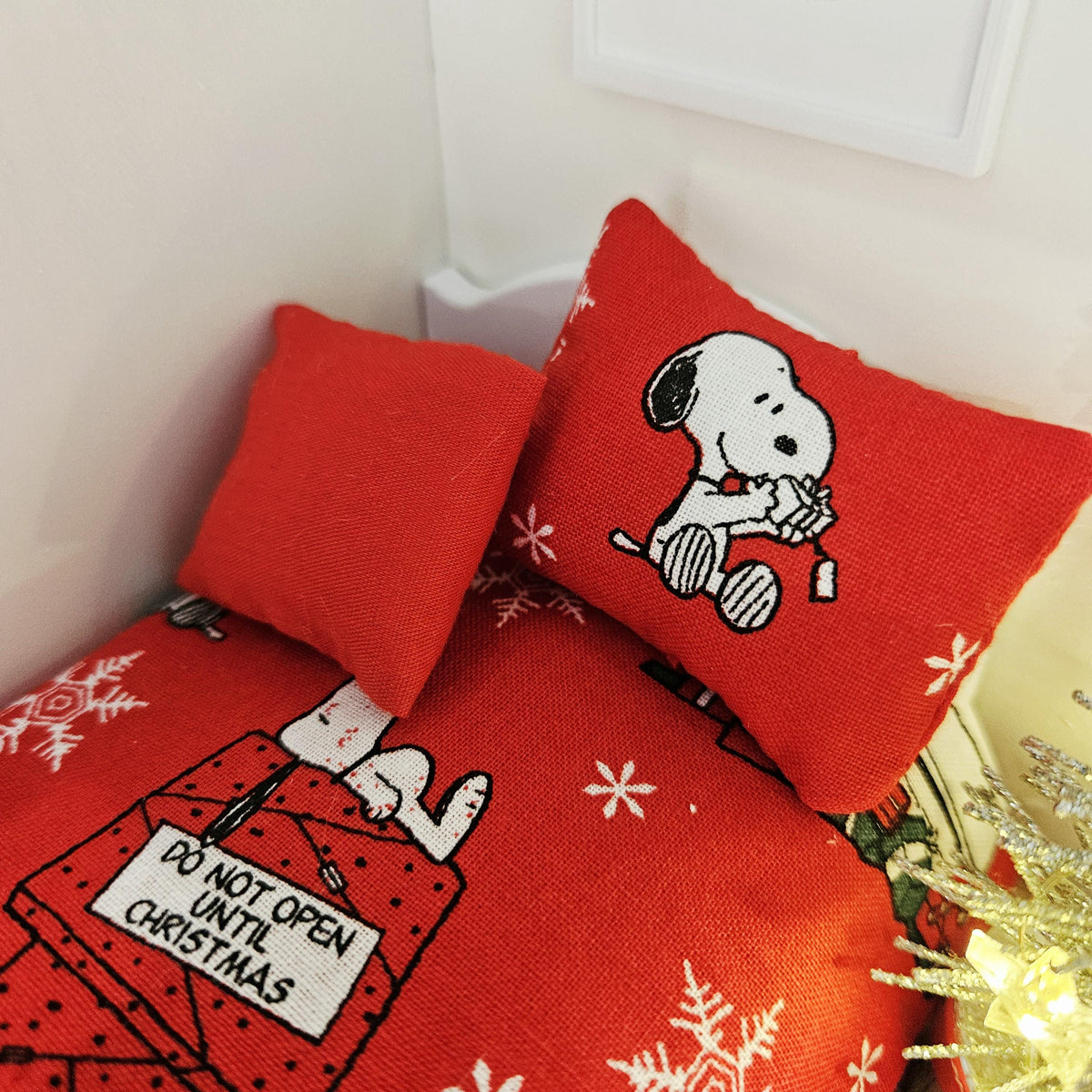 snoopy christmas junior bedding set in a 1:12 scale dolls house display, detail view 3