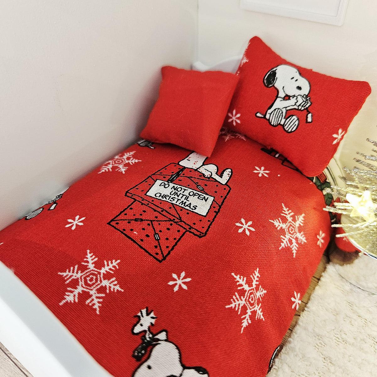 snoopy christmas junior bedding set in a 1:12 scale dolls house display, detail view 4