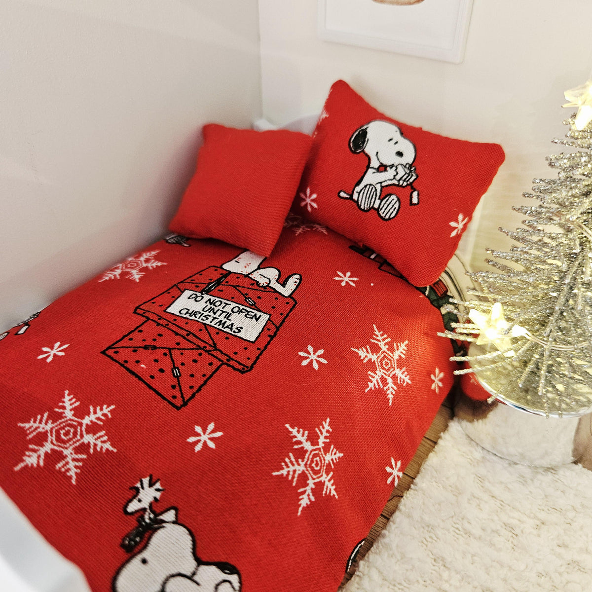 snoopy christmas junior bedding set in a 1:12 scale dolls house display, detail view 6