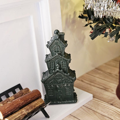 Green tall christmas gingerbread house in a 1:12 scale dolls house display, detail view 10