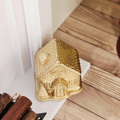 Gold christmas gingerbread house – two sizes in a 1:12 scale dolls house display, detail view 8