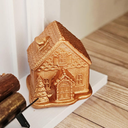 Copper christmas gingerbread house – two sizes in a 1:12 scale dolls house display, detail view 9